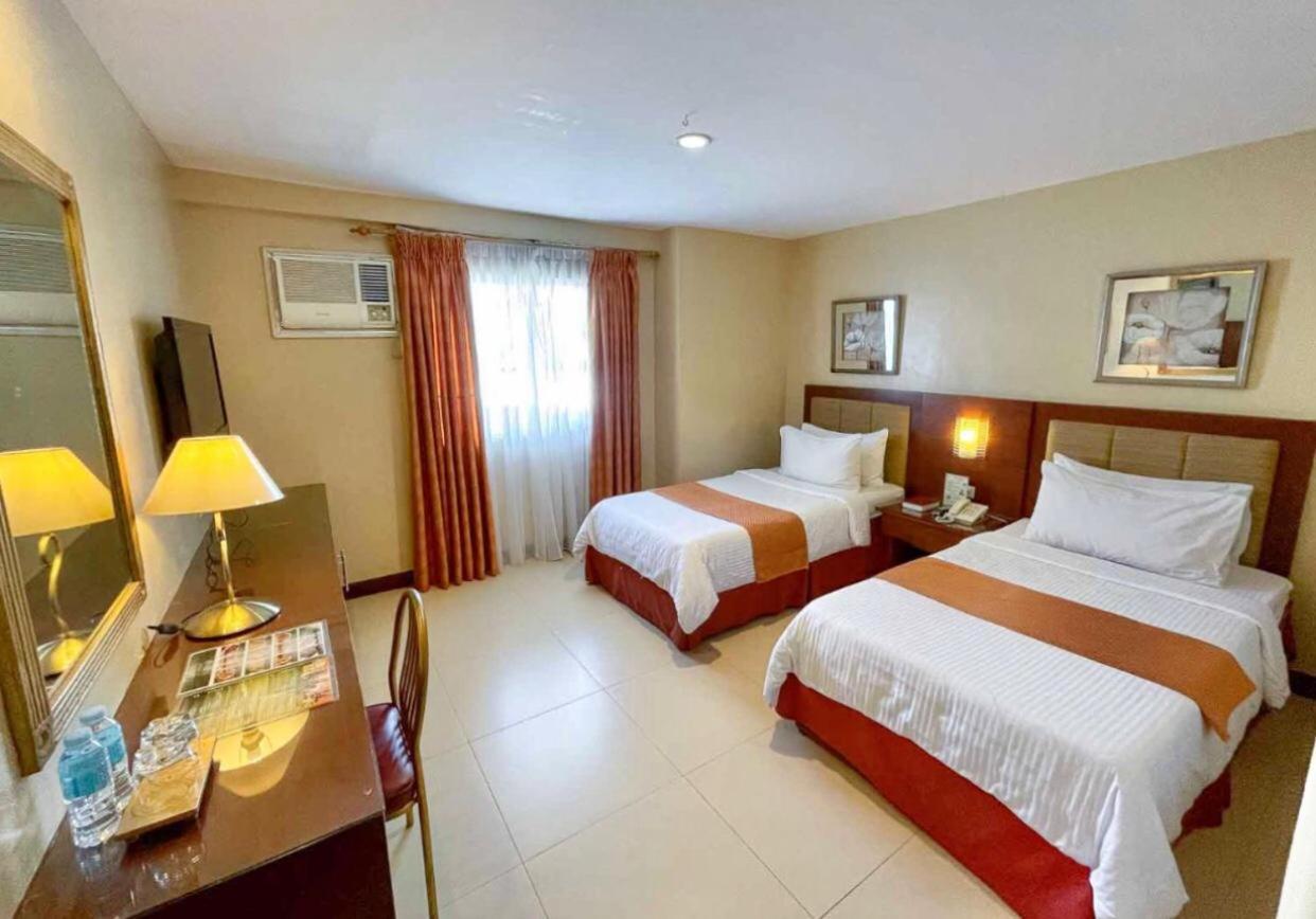 Royal Garden Hotel Ozamis Exterior photo